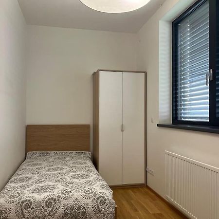 Apartman Holesovice,Balkon,Garaz Прага Екстериор снимка