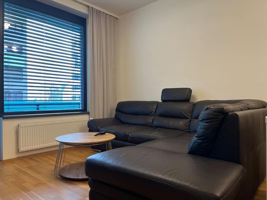 Apartman Holesovice,Balkon,Garaz Прага Екстериор снимка