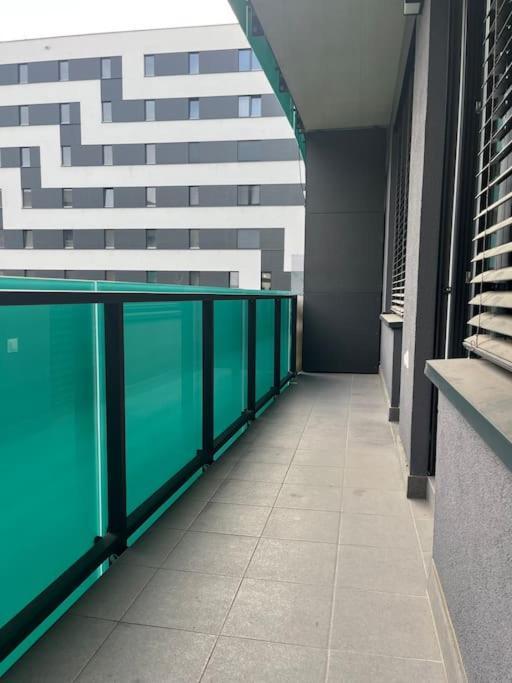 Apartman Holesovice,Balkon,Garaz Прага Екстериор снимка