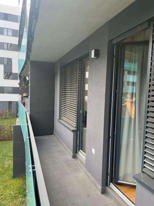 Apartman Holesovice,Balkon,Garaz Прага Екстериор снимка