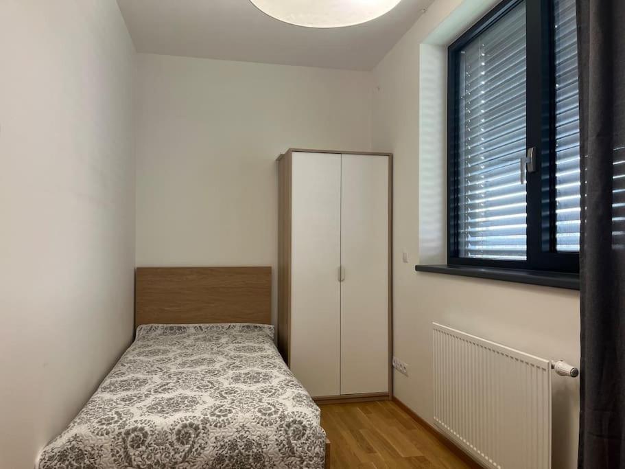Apartman Holesovice,Balkon,Garaz Прага Екстериор снимка