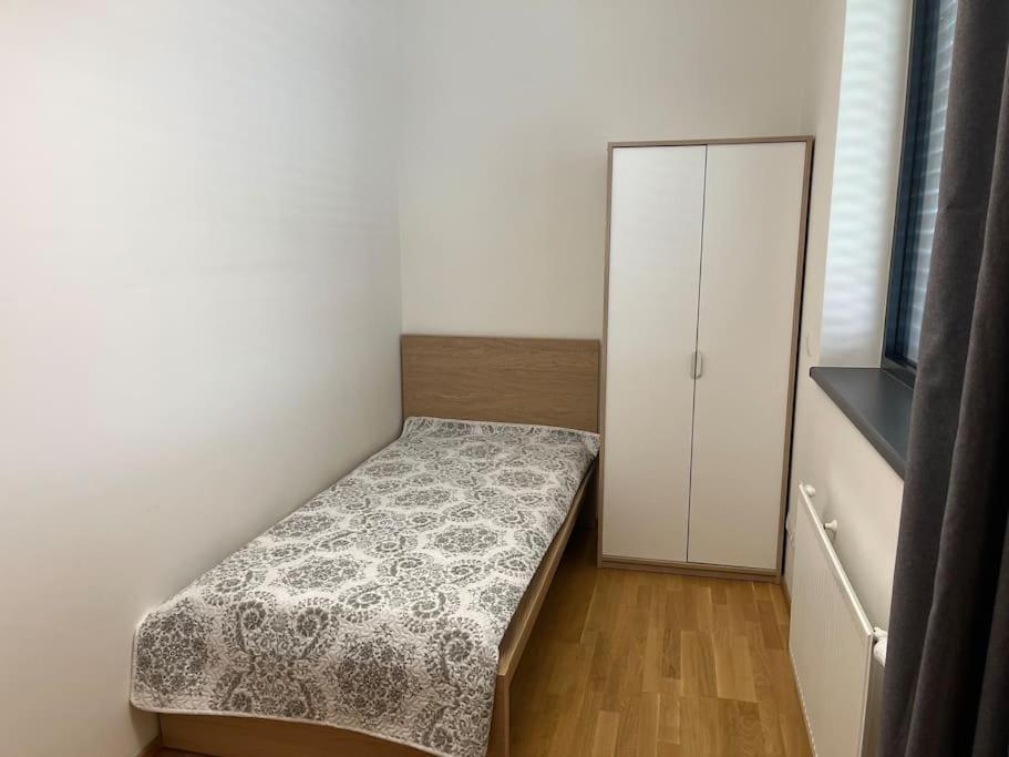 Apartman Holesovice,Balkon,Garaz Прага Екстериор снимка