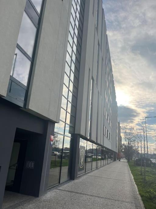 Apartman Holesovice,Balkon,Garaz Прага Екстериор снимка